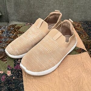Tommy Bahama slip on shoes
